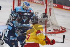 DEL; Playoffs; ERC Ingolstadt - DEG Düsseldorf; Torwart Michael Garteig (34 ERC) Stephen Harper (Nr.15 -DEG) Torchance Leon Hüttl (25 - ERC)