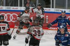 Penny DEL - Eishockey - Saison 2021/22 - ERC Ingolstadt - Kölner Haie - Der 1:3 Führungstreffer durch Marcel Barinka (#71 Köln) - Jon Matsumoto (#10 Köln) -  - jubel  -  Foto: Stefan Bösl