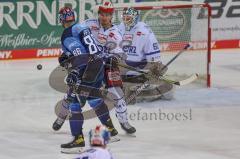 DEL - Eishockey - Saison 2020/21 - ERC Ingolstadt - Schwenninger Wild Wings - Daniel Pietta (#86 ERCI) Joakim Eriksson Torwart (#60 Schwenningen) - Foto: Jürgen Meyer