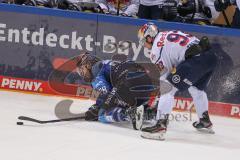 DEL - Eishockey - Saison 2020/21 - ERC Ingolstadt - EHC Red Bull München - Zweikampf an der Bande - Samuel Soramies (#28 ERCI) - Maximilian Kastner (#93 München) - Foto: Jürgen Meyer