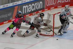 Penny DEL - Eishockey - Saison 2021/22 - ERC Ingolstadt - Nürnberg Ice Tigers - Niklas Treutle Torwart (#31 Nürnberg) - Nicholas Welsh (#29 Nürnberg) - Samuel Soramies (#28 ERCI) -  Foto: Jürgen Meyer