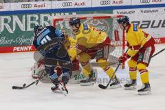 DEL; Playoffs; ERC Ingolstadt - DEG Düsseldorf; Torchance Justin Feser (71 - ERC) Torwart Henrik Haukeland (Nr.40 - DEG) Joonas Järvinen (Nr.36 - DEG) Josef Eham (Nr.44 - DEG)