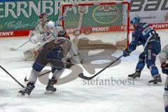 Penny DEL - Eishockey - Saison 2021/22 - ERC Ingolstadt - Eisbären Berlin -  Torwart Tobias Ancicka (Nr.45 - Eisbären Berlin) - Ben Marshall (#45 ERCI) - Foto: Jürgen Meyer