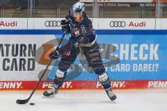 Penny DEL - Eishockey - Saison 2021/22 - ERC Ingolstadt - EHC Red Bull München - Louis-Marc Aubry (#11 ERCI) -  Foto: Jürgen Meyer