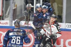 Penny DEL - Pre-Playoff - Spiel 2 - Eishockey - Saison 2021/22 - ERC Ingolstadt - Kölner Haie - Der 1:0 Führungstreffer durch Mirko Höfflin (#10 ERCI) - jubel - Leon Hüttl (#25 ERCI) - Daniel Pietta (#86 ERCI) - Maurice Edwards (Nr.23 - Kölner Haie) -  Fo