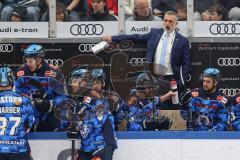 DEL; Playoffs; ERC Ingolstadt - EHC Redbull München; Cheftrainer Mark French (ERC) an der Bank