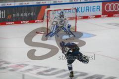 DEL - Vorbereitungsspiel - Saison 2021/22 - ERC Ingolstadt - Rytiri Kladno - Nilsen Hakon (#59 Rytiri Kladno) - Kevin Reich Torwart (#35 ERCI) - Foto: Jürgen Meyer