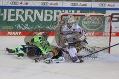 DEL - Eishockey - Saison 2020/21 - ERC Ingolstadt - Eisbären Berlin - Wayne Simpson (#21 ERCI) - Mathias Niederberger Torwart (#35 Berlin) - Kai Wissmann (#6 Berlin) - Foto: Jürgen Meyer