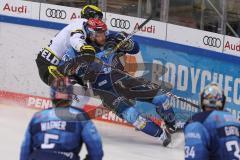 DEL - Eishockey - Saison 2020/21 - ERC Ingolstadt - Krefeld Pinguine - Filips Buncis (#14 Krefeld) - Ben Marshall (#45 ERCI) - check an die Bande  -Foto: Jürgen Meyer