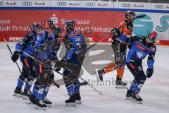 DEL; ERC Ingolstadt - Grizzlys Wolfburg; Tor Jubel Treffer Wojciech Stachowiak (Nr.19 - ERC) Colton Jobke (Nr.7 - ERC) Kevin Maginot (Nr.6 - ERC)