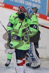 DEL - Eishockey - Saison 2020/21 - ERC Ingolstadt - Nürnberg Ice Tigers - Daniel Pietta (#86 ERCI) Michael Garteig Torwart (#34 ERCI) zum Shut Out - Foto: Jürgen Meyer