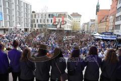 ERC Ingolstadt - Vizemeisterschaftsfeier am Rathausplatz - Saison 2022/2023 - Die Frauenmannschaft auf der Bühne - Fans - Foto: Meyer Jürgen