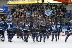 Penny DEL - Eishockey - Saison 2021/22 - ERC Ingolstadt - Krefeld Pinguine - Die Mannschaft nach dem Spiel - bedanken sich bei den Fans -  Foto: Jürgen Meyer