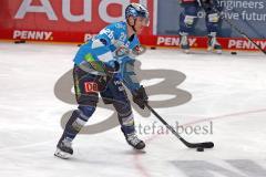 Penny DEL - Eishockey - Saison 2021/22 - ERC Ingolstadt - Grizzlys Wolfsburg - Samuel Soramies (#28 ERCI) beim warm machen -  Foto: Jürgen Meyer