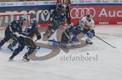 Penny DEL - Eishockey - Saison 2021/22 - ERC Ingolstadt - Red Bull München - Kevin Reich Torwart (#35 ERCI) - Filip Varejcka (#91 München) - Justin Feser (#71 ERCI) -  Foto: Jürgen Meyer