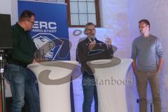 ERC Ingolstadt — Fantreffen -  Saison 2022/2023 - Mark French Cheftrainer mitte - Stefan Ried Pressesprecher rechts - Johannes Langer links Stadionsprecher - - Foto: Markus Banai