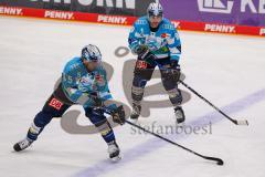 Penny DEL - Eishockey - Saison 2021/22 - ERC Ingolstadt - EHC Red Bull München - Fabio Wagner (#5 ERCI) beim warm machen  -Frederik Storm (#9 ERCI)  -  Foto: Jürgen Meyer