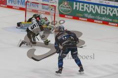 Penny DEL - Eishockey - Saison 2021/22 - ERC Ingolstadt - Krefeld Pinguine - Nikita Quapp Torwart (#31 Krefeld) - Louis-Marc Aubry (#11 ERCI) - Arturs Kulda (#5 Krefeld) -  Foto: Jürgen Meyer