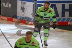 DEL - Eishockey - Saison 2020/21 - ERC Ingolstadt - Nürnberg Ice Tigers  - Brandon Defazio (#24 ERCI) beim Einlaufen - Foto: Jürgen Meyer