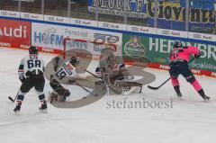 Penny DEL - Eishockey - Saison 2021/22 - ERC Ingolstadt - Nürnberg Ice Tigers - Louis-Marc Aubry (#11 ERCI) -  Niklas Treutle Torwart (#31 Nürnberg) -Tim Fleischer (#19 Nürnberg) -  Foto: Jürgen Meyer