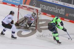 DEL - Eishockey - Saison 2020/21 - ERC Ingolstadt - Nürnberg Ice Tigers - Wayne Simpson (#21 ERCI) - Ilya Sharipov Torwart (43 Nürnberg) - Foto: Jürgen Meyer