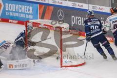 DEL - Eishockey - ERC Ingolstadt - Eisbären Berlin - Tor Jubel Treffer Davis Koch (58 - ERC) links am Boden, Torwart Tobias Ancicka (45 - Berlin) Samuel Soramies (28 - ERC)