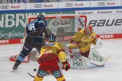 DEL; Playoffs; ERC Ingolstadt - DEG Düsseldorf; Tye McGinn knapp Torchance, Torwart Henrik Hakueland