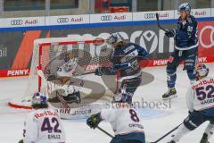 Penny DEL - Eishockey - Saison 2021/22 - ERC Ingolstadt - Red Bull München - Danny aus den Birken Torwart (#33 München) - Mirko Höflin (#10 ERCI) -  Foto: Jürgen Meyer