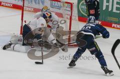 Penny DEL - Eishockey - Saison 2021/22 - ERC Ingolstadt - Red Bull München - Danny aus den Birken Torwart (#33 München) - Andrew MacWilliam (#2 München) - Daniel Pietta (#86 ERCI) -  Foto: Jürgen Meyer