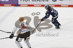 Im Bild: Jan Urbas (Bremerhaven) Mirko Höflin (#10 ERCI)

