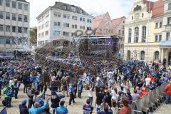 ERC Ingolstadt - Vizemeisterschaftsfeier am Rathausplatz - Saison 2022/2023 - Die Frauenmannschaft auf der Bühne - Fans - Foto: Meyer Jürgen