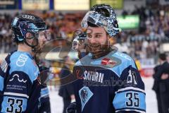 DEL; Playoffs; ERC Ingolstadt - DEG Düsseldorf; Sieg Jubel Freude Halbfinale erreicht, Fan Fankurve Banner Fahnen Spruchband Spieler bedanken sich bei den Fans, Torwart Kevin Reich (35 - ERC)