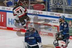 Penny DEL - Eishockey - Saison 2021/22 - ERC Ingolstadt - Kölner Haie - Der 1:3 Führungstreffer durch Marcel Barinka (#71 Köln) - Karri Rämö Torwart (#31 ERCI) - Louis Brune (#50 ERCI) - jubel  -  Foto: Stefan Bösl