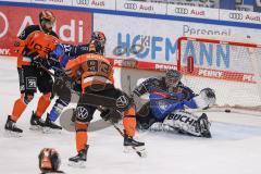 DEL; ERC Ingolstadt - Grizzlys Wolfburg; Torwart Michael Garteig (Nr.34 - ERC) blockt ab von Spencer Machacek (Nr.93 - Grizzlys) Mathew Bodie (Nr.22 - ERC) Darren Archibald (Nr.25 - Grizzlys)