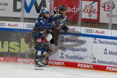 Penny DEL - Eishockey - Saison 2021/22 - ERC Ingolstadt - Kölner Haie - Colin Ugbekile (#79 Köln) - Wojciech Stachowiak (#19 ERCI) -  Foto: Stefan Bösl