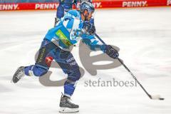 Penny DEL - Eishockey - Saison 2021/22 - ERC Ingolstadt - Eisbären Berlin - Mirko Höflin (#10 ERCI) - beim warm machen -  Foto: Jürgen Meyer