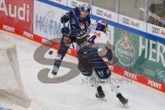 Penny DEL - Eishockey - Saison 2021/22 - ERC Ingolstadt - EHC Red Bull München -  Mathew Bodie (#22 ERCI) - Trevor Parks (#84 München) - Foto: Jürgen Meyer