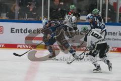 Penny DEL - Eishockey - Saison 2021/22 - ERC Ingolstadt - Krefeld Pinguine - Louis Brune (#50 ERCI) - Lucas Lessio (#6 Krefeld) -  Foto: Jürgen Meyer
