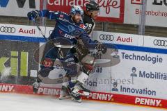 Penny DEL - Eishockey - Saison 2021/22 - ERC Ingolstadt - Kölner Haie - Colin Ugbekile (#79 Köln) - Wojciech Stachowiak (#19 ERCI) -  Foto: Stefan Bösl