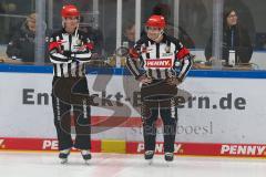 Penny DEL - Eishockey - Saison 2021/22 - ERC Ingolstadt - Kölner Haie - Die Schiedsrichter des heutigen Spiels -  Foto: Stefan Bösl