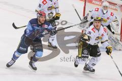 DEL - Eishockey - Saison 2020/21 - ERC Ingolstadt - Krefeld Pinguine - Frederik Storm (#9 ERCI) - Martin Karsums (15 Krefeld) - Foto: Jürgen Meyer