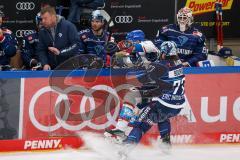 Penny DEL - Eishockey - Saison 2021/22 - ERC Ingolstadt - Adler Mannheim - Chris Bourque (#77 ERCI) checkt Joonas Lehtivuori (#6 Mannheim) an die Spielerbank -  Foto: Meyer Jürgen