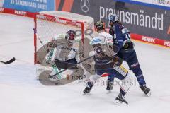 DEL - Eishockey - ERC Ingolstadt - Eisbären Berlin - Mirko Höfflin (10 - ERC) Nicholas B. Jensen (48 - Berlin) Torwart Tobias Ancicka (45 - Berlin) knapp am Tor