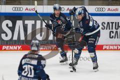 Penny DEL - Eishockey - Saison 2021/22 - ERC Ingolstadt - Augsburger Panther - Mathew Bodie (#22 ERCI) - Daniel Pietta (#86 ERCI) -  Foto: Stefan Bösl