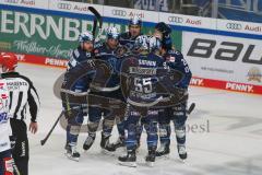 Penny DEL - Eishockey - Saison 2021/22 - ERC Ingolstadt - Schwenninger Wild Wings -  Der 1:1 Ausgleichstreffer durch Louis-Marc Aubry (#11 ERCI) - jubel - Justin Feser (#71 ERCI) - David Warsofsky (#55 ERCI) - - Foto: Jürgen Meyer