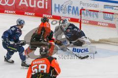 Penny DEL - Eishockey - Saison 2021/22 - ERC Ingolstadt - Grizzlys Wolfsburg -  Karri Rämö Torwart (#31 ERCI) - Anthony Rech (#18 Wolfsburg) - Daniel Pietta (#86 ERCI) - Foto: Jürgen Meyer