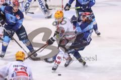 DEL - ERC Ingolstadt - Bremerhaven - Zweikampf um den Puck, Mirko Höfflin (10 ERC) Niklas Andersen (Nr.48 - Fischtown Pinguins Bremerhaven)