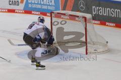 DEL - Eishockey - Saison 2020/21 - ERC Ingolstadt - EHC Red Bull München - Der 0:2 Treffer durch Schütz Justin (#12 München) - Michael Garteig Torwart (#34 ERCI) - Wayne Simpson (#21 ERCI) - Foto: Jürgen Meyer