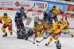 DEL; Playoffs; ERC Ingolstadt - DEG Düsseldorf; Kampf um den Puck Stephen Harper (15 DEG) Wojciech Stachowiak (19 - ERC) am Boden Stefan Matteau (17 ERC), Torwart Henrik Haugland (40 DEG) Enrico Henriquez-Morales (52 - ERC)