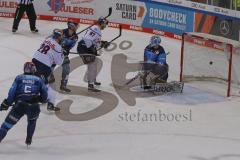 DEL - Eishockey - Saison 2020/21 - ERC Ingolstadt - EHC Red Bull München - Der 0:3 Führungstreffer durch Philip Gogulla (#87 München) - Michael Garteig Torwart (#34 ERCI) - Foto: Jürgen Meyer